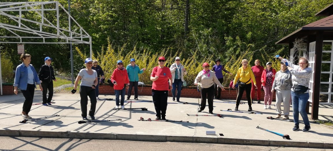 Занятие клуба "Долгожитель" в Ботаническом саду во Владивостоке